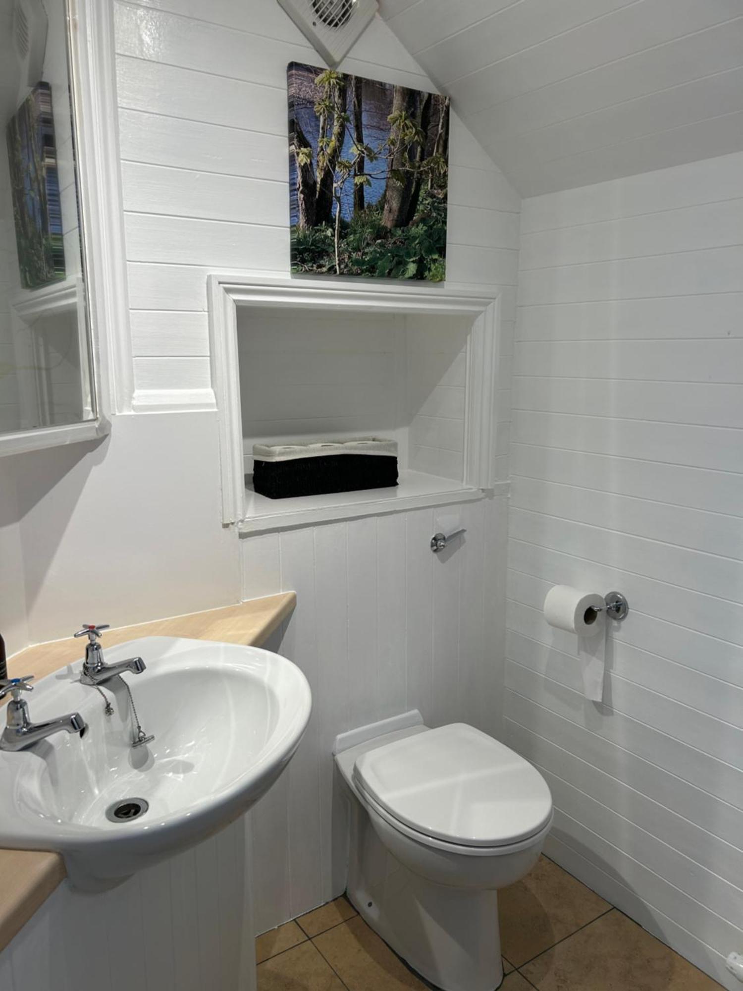 نايرن Glen Lyon Lodge Bed And Breakfast الغرفة الصورة